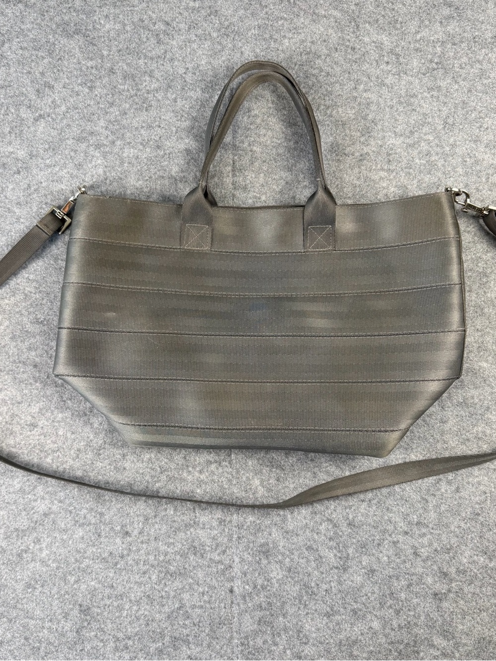 Harveys Seatbelt Bag Medium Streamline Tote Crossbody Gray Made in USA – Flawed